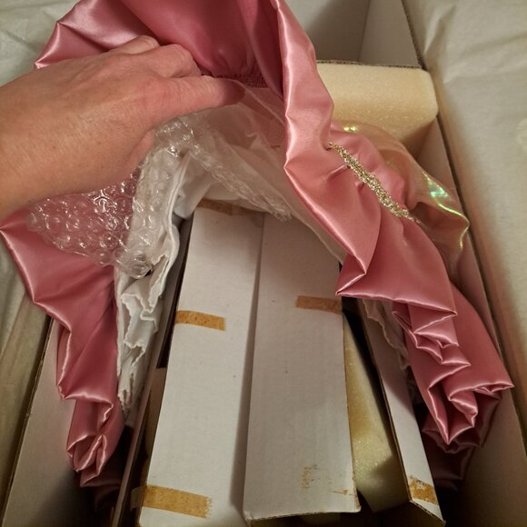 New in Box Vintage 1987 Franklin Mint Heirloom Cinderella porcelain doll. - Picture 8 of 10